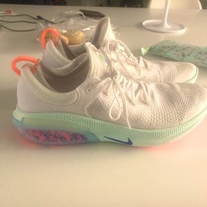 Nike Joyride Run Flyknit White Bright Mango New